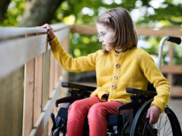 інвалідний візок для дитини